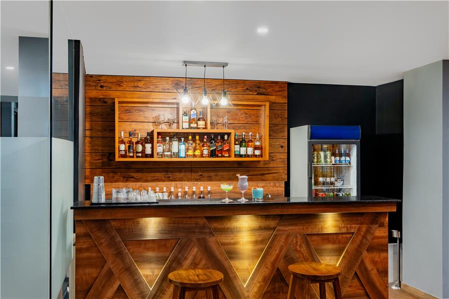 On-Site,Bar/Lounge