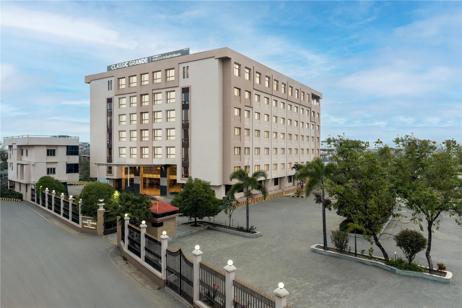 Classic Grande Imphal, Radisson Individ.