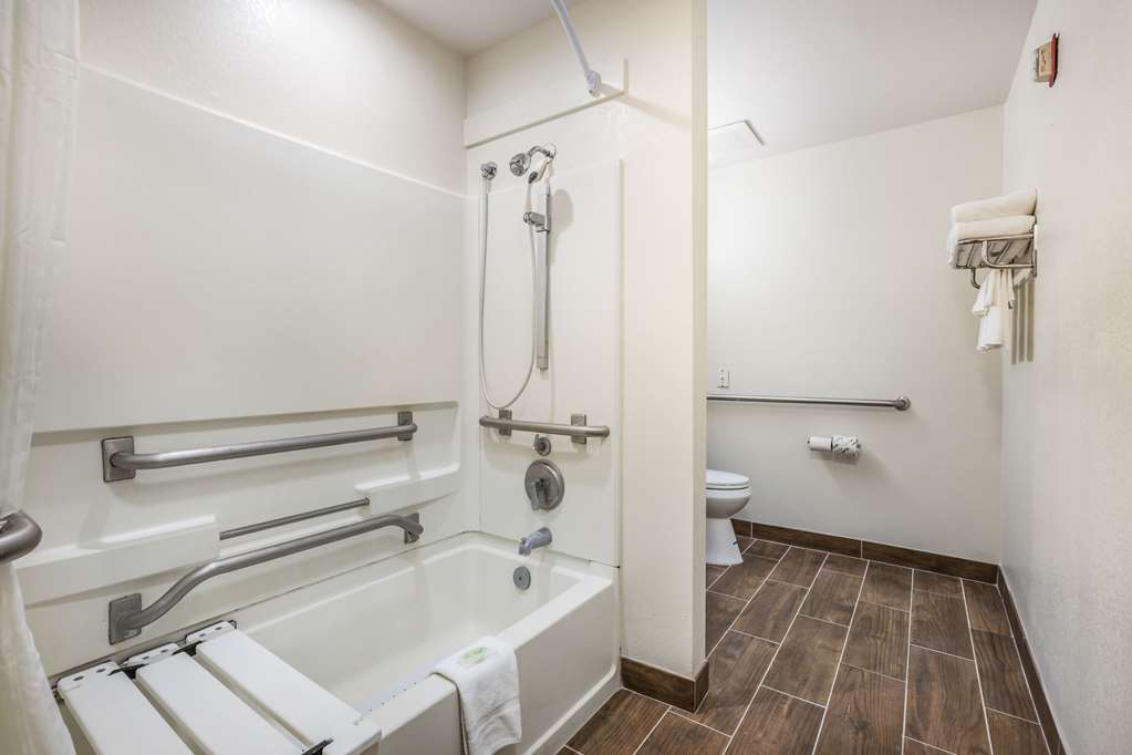 SLEEP INN AND SUITES TALLAHASSEE-CA-guestroom-Guest Room,Bathroom,On-Site.jpg