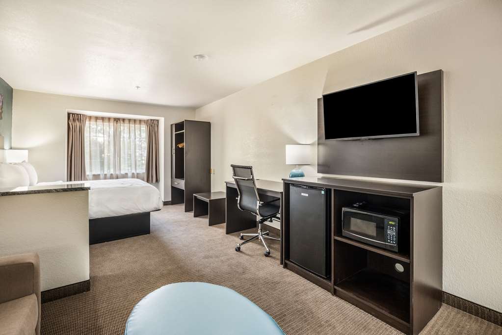 SLEEP INN AND SUITES TALLAHASSEE-CA-guestroom-Guest Room,Suite,On-Site.jpg