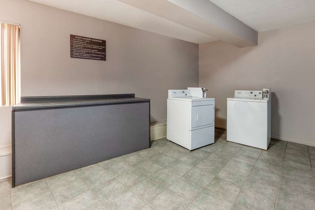 Days Inn by Wyndham Austintown - Tap to explore photos