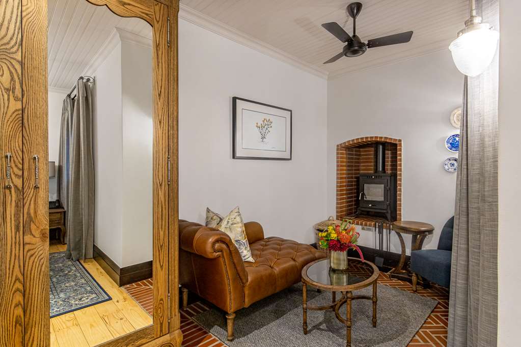 SOUTHERN SUN DE WAGEN-guestroom-Guest Room,Suite,On-Site.jpg