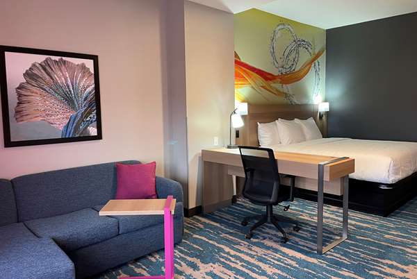  - La Quinta Inn & Suites near SeaWorld San Antonio