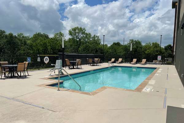 Pool - La Quinta Inn & Suites near SeaWorld San Antonio
