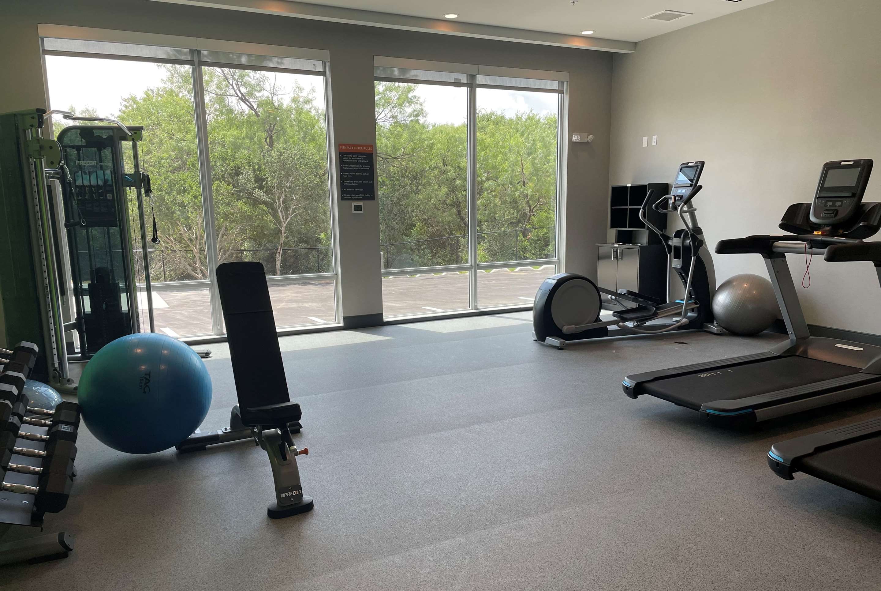 Health club fitness center gym | La Quinta Inn & Suites by Wyndham San Antonio Seaworld/LAFB