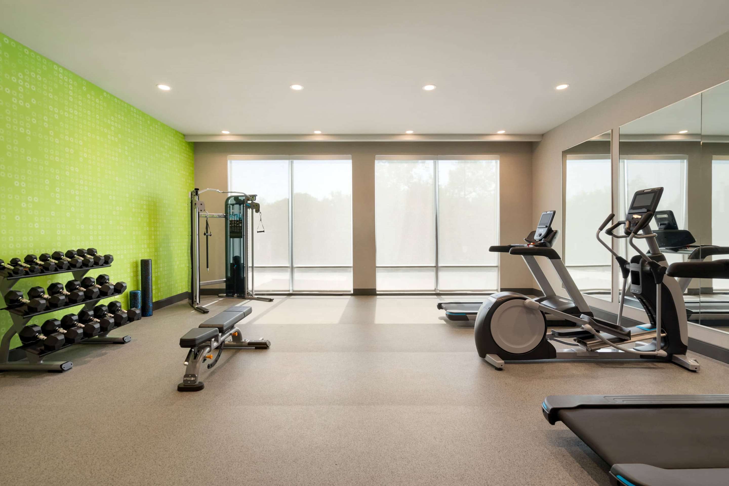 Health club fitness center gym | La Quinta Inn & Suites by Wyndham San Antonio Seaworld/LAFB