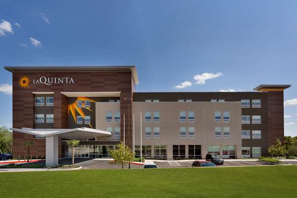 Exterior view - La Quinta Inn & Suites near SeaWorld San Antonio