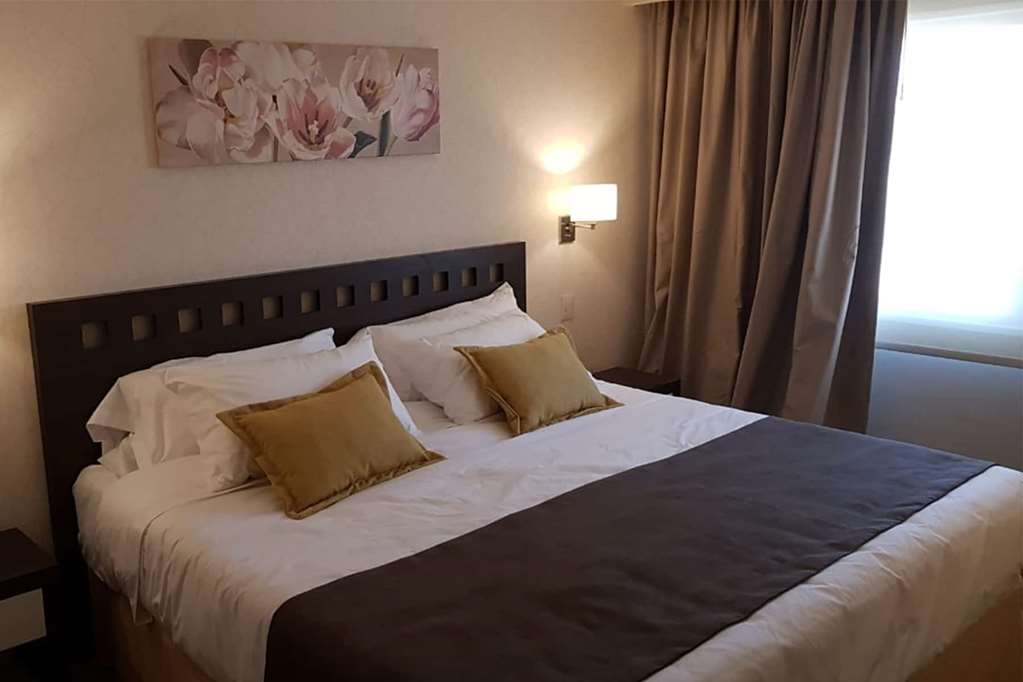 DAYS INN BY WYNDHAM ZARATE-guestroom-Guest Room,On-Site.jpg
