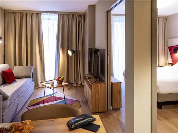 Apartment with a bedroom sleeping 4
