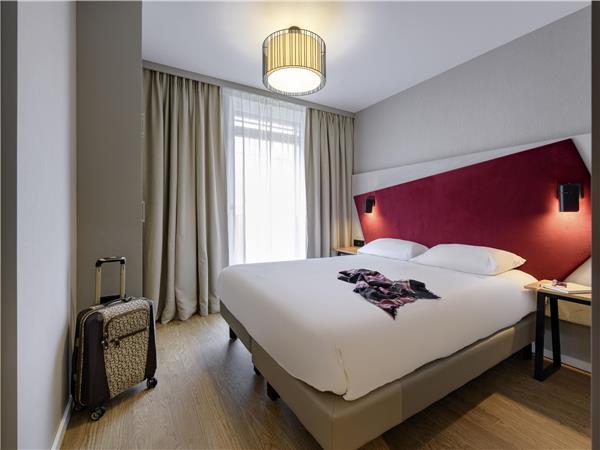 Apartment with a bedroom sleeping 4