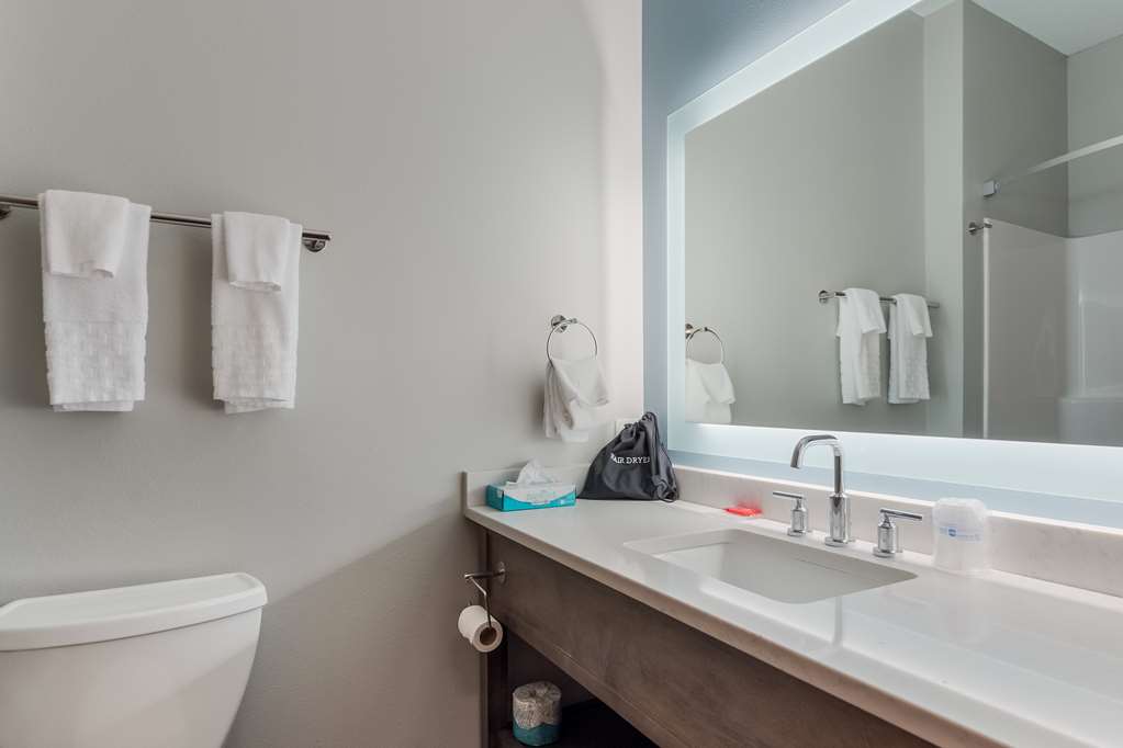 SureStay Plus by Best Western Highland Poughkeepsie-guestroom-Guest Room,Bathroom,On-Site.jpg
