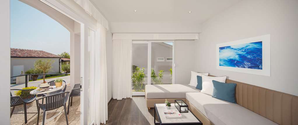 GAVA WATERMAN MILNA RESORT-guestroom-Guest Room,Suite,On-Site.jpg