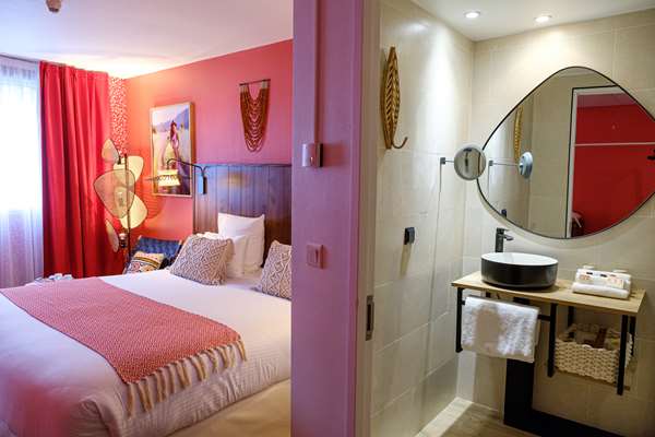 1 King Bed, Non-Smoking, Standard Room, Mini Bar, Courtesy Tray, Iron And Ironing Board, Twin On Request