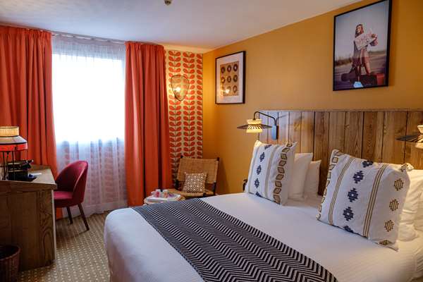 1 Queen Bed, Non-Smoking, Family Room, Sofabed, Iron And Ironing Board