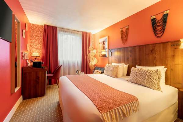 1 Queen Bed, Non-Smoking, Comfort Room, Courtesy Tray, Iron And Ironing Board