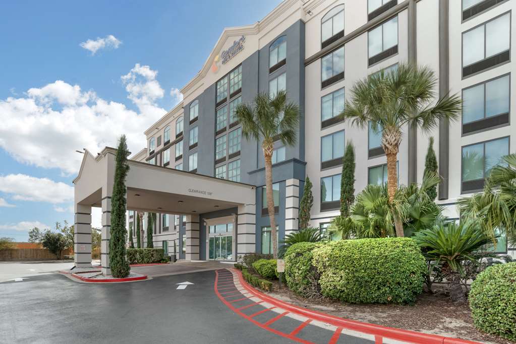 Comfort Inn & Suites Airport North