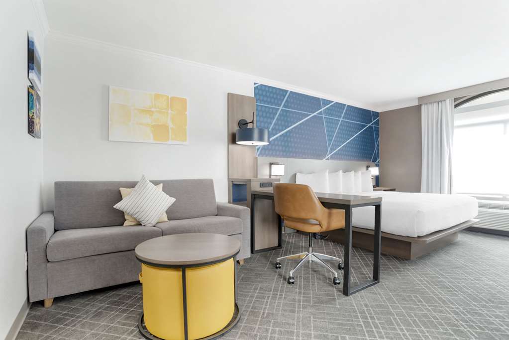 COMFORT INN AND SUITES NEW ORLEANS-guestroom-Guest Room,Suite,On-Site.jpg