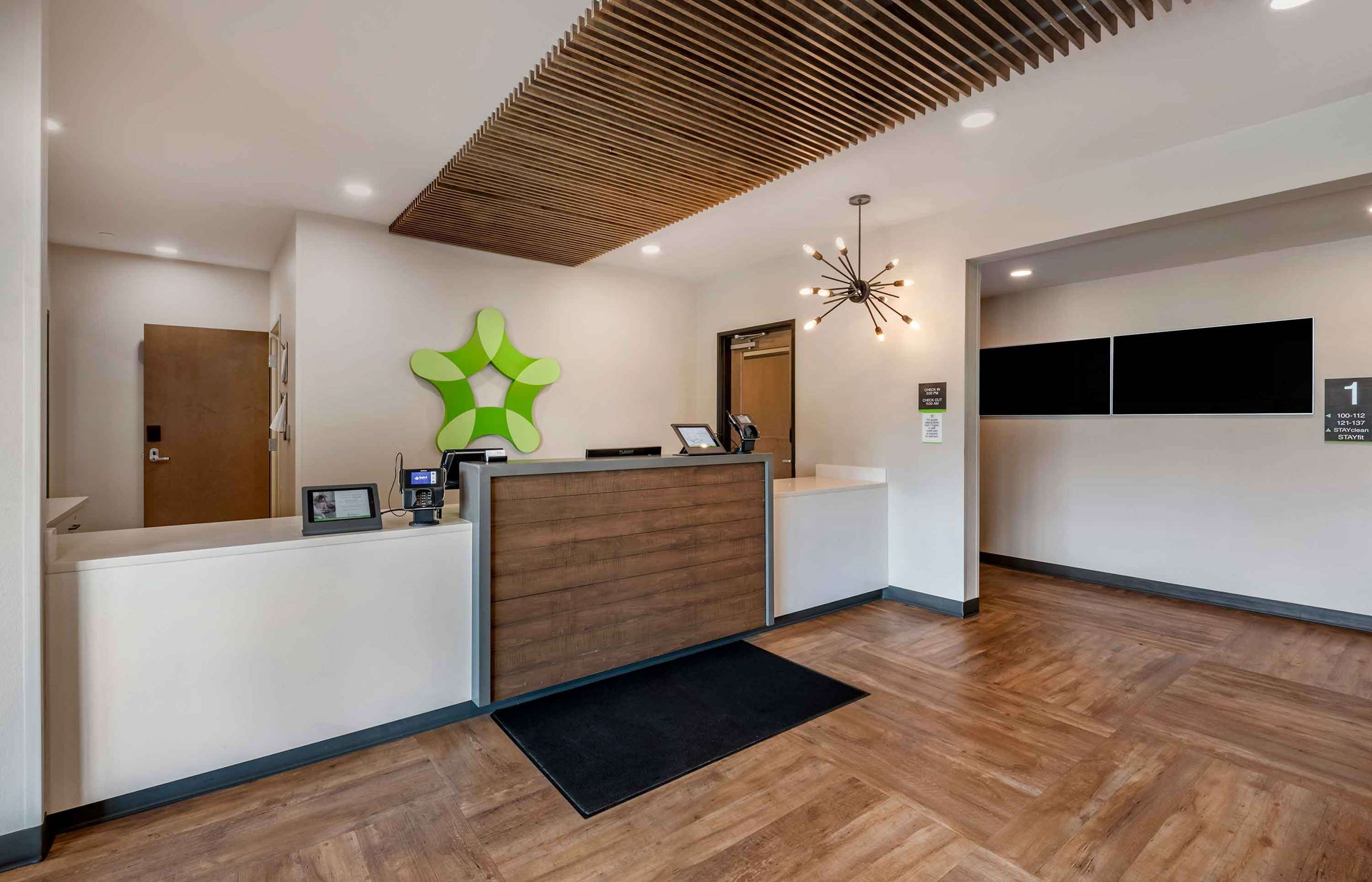 Lobby and Guest Check-in | Extended Stay America Premier Suites Tampa Fairgrounds Casin