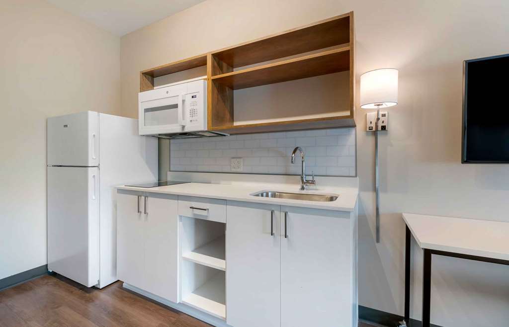 EXTENDED STAY AMERICA PREM STE-guestroom-Guest Room,Kitchen/Kitchenette,On-Site.jpg