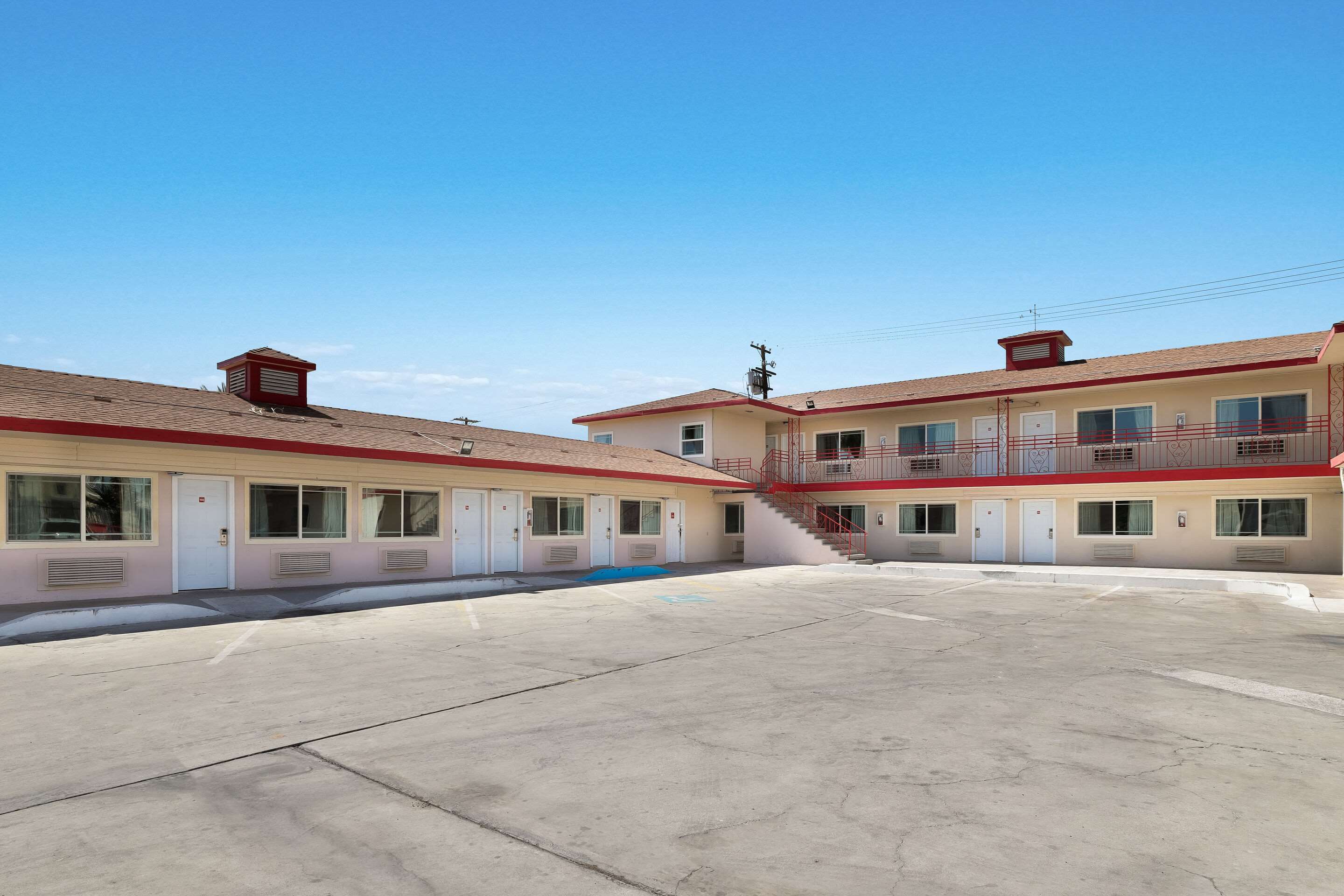 Hotel exterior | Econo Lodge