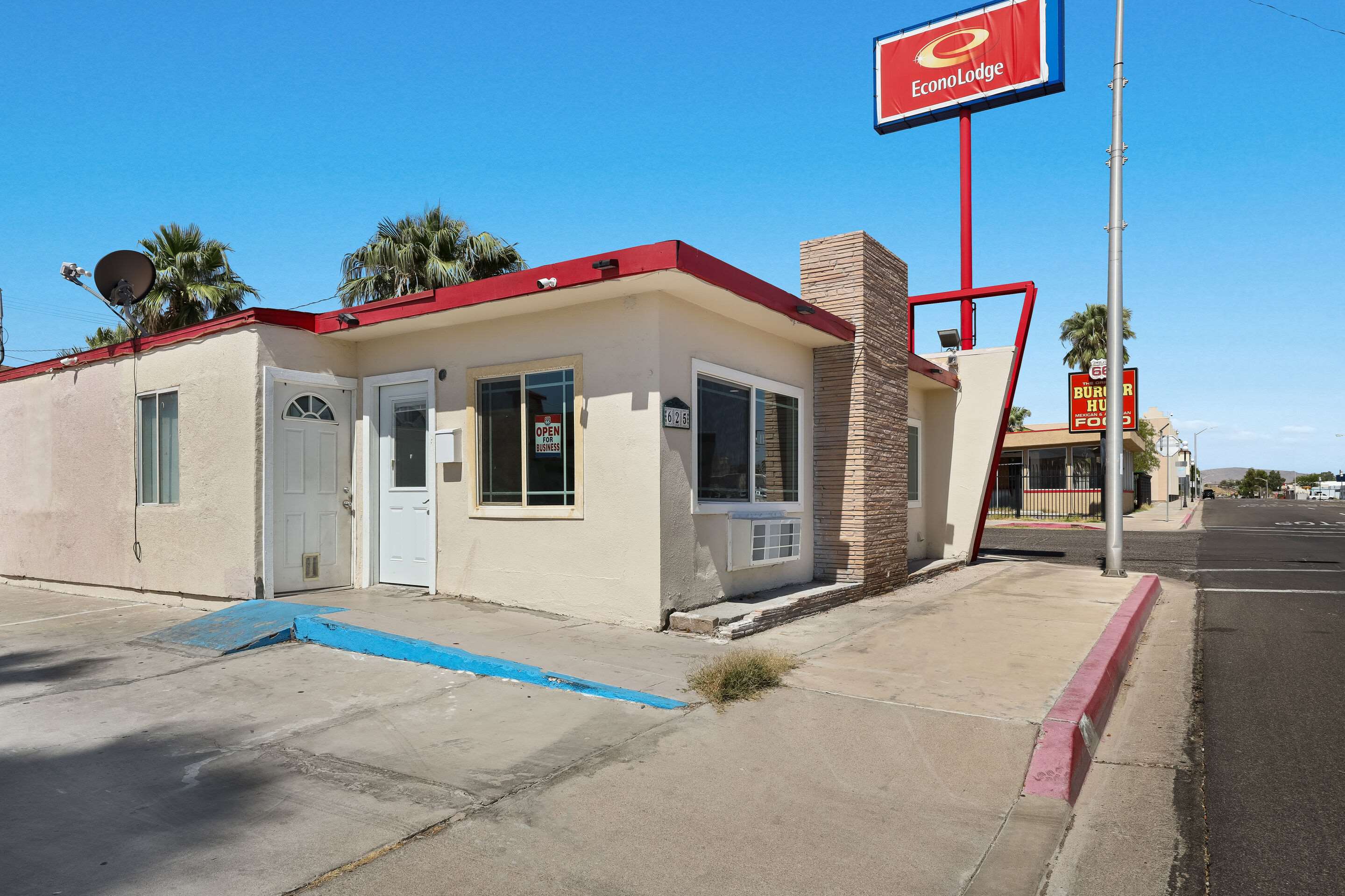 Hotel exterior | Econo Lodge