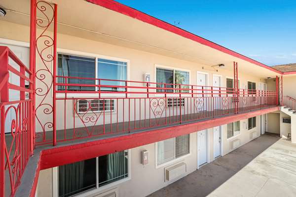 Exterior view - Econo Lodge Needles - I-40, Exit 142