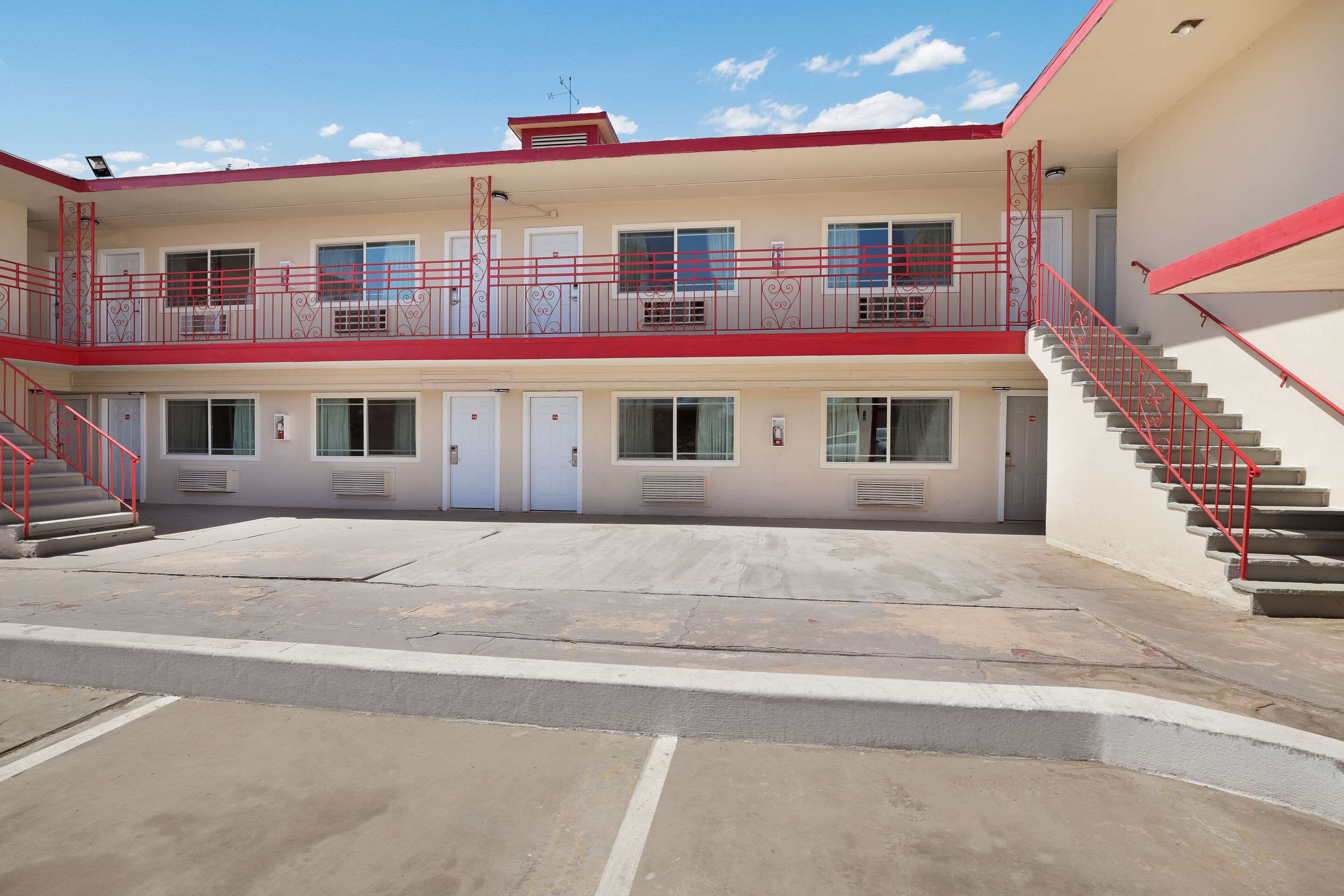 Hotel exterior | Econo Lodge