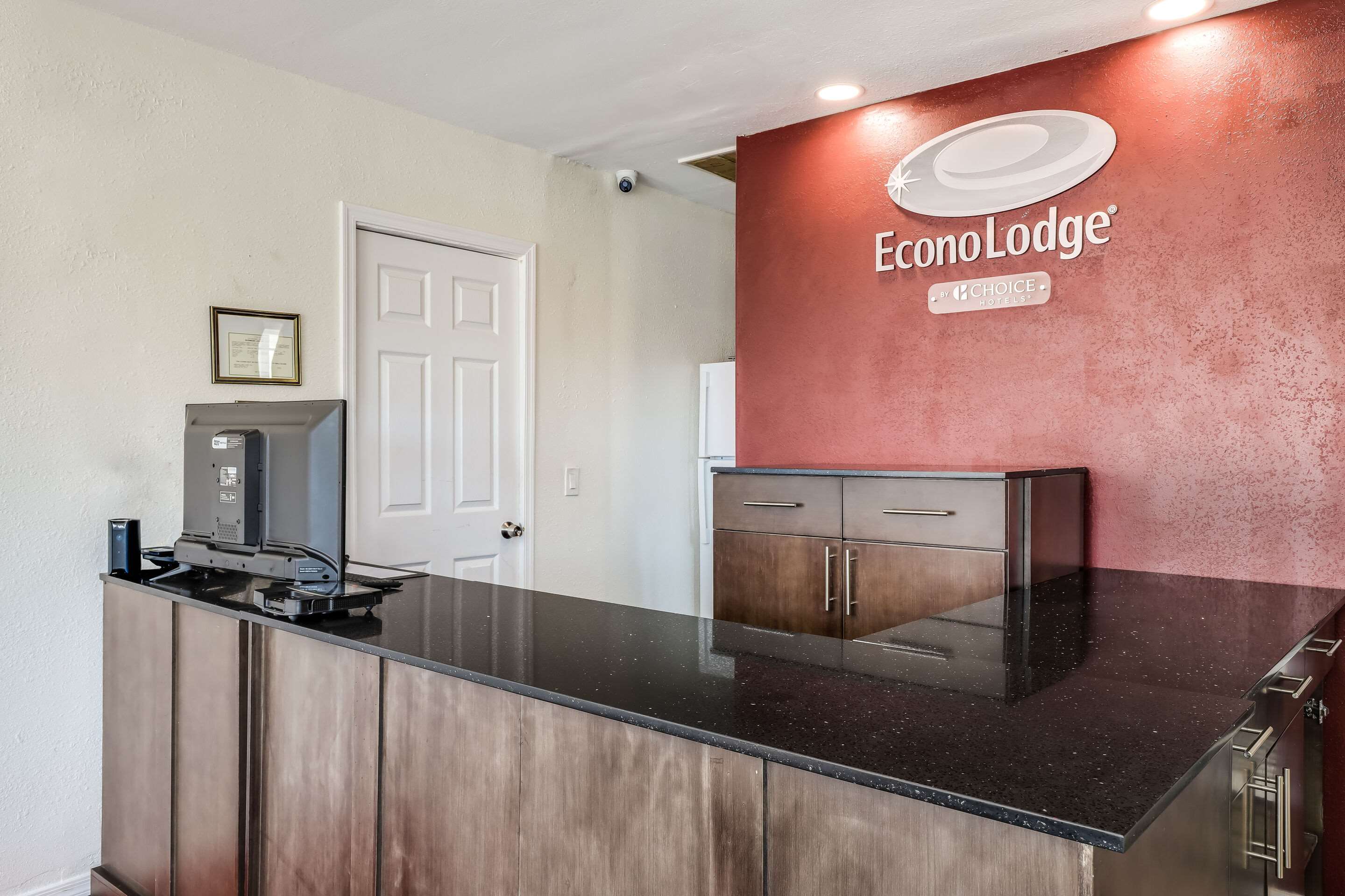 Front desk | Econo Lodge