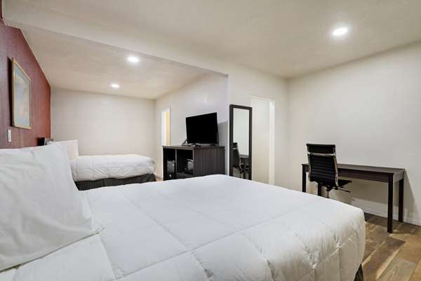  - Econo Lodge Needles - I-40, Exit 142