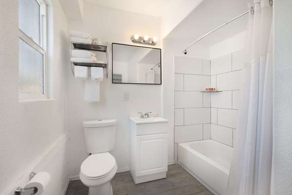  - Econo Lodge Needles - I-40, Exit 142