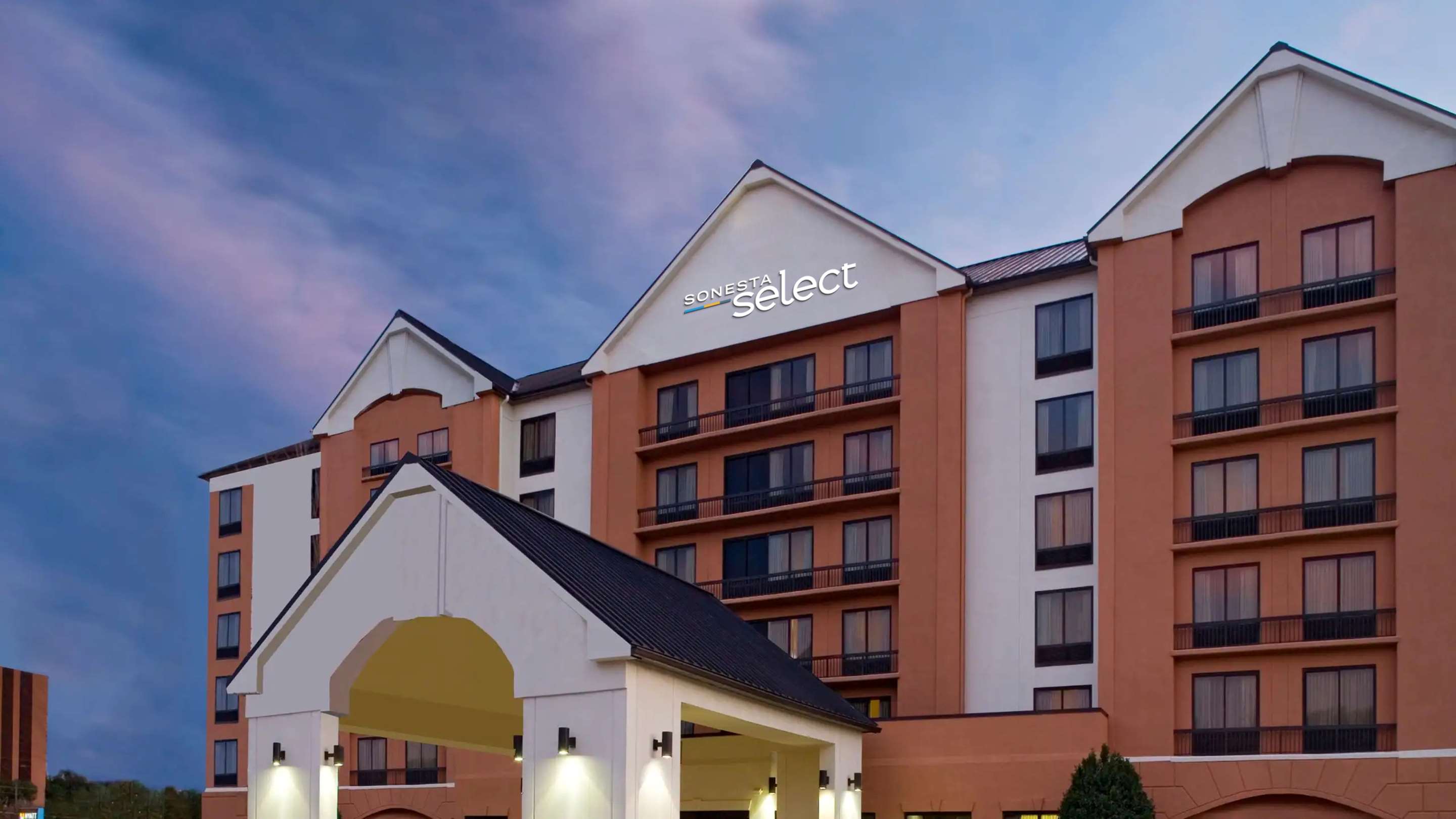 Exterior at Dusk | Hyatt Place Tucson Airport