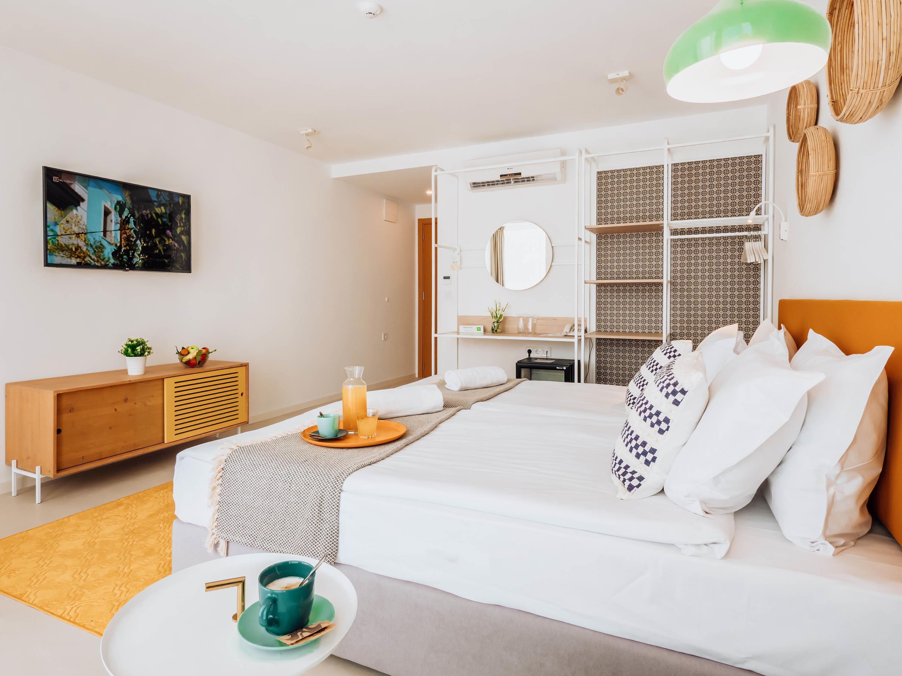 ibis Styles Golden Sands Roomer Hotel - Tap to explore photos
