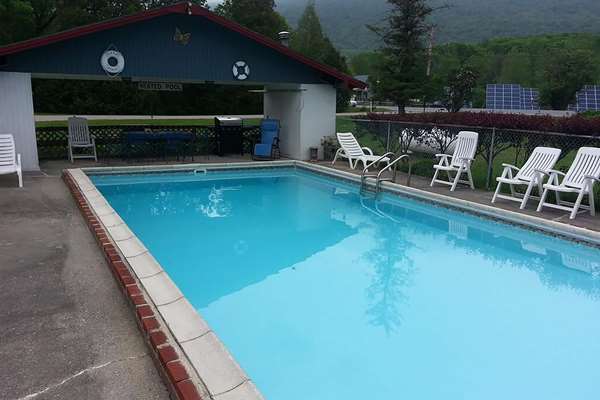 Pool - Travelodge Chalet Motel Manchester Center
