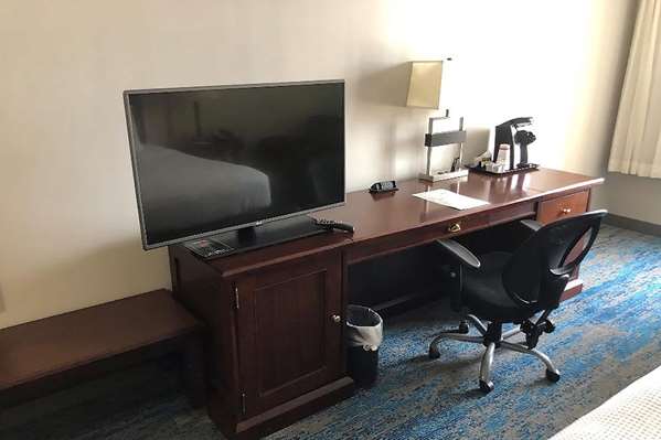  - Ramada Hotel South Independence