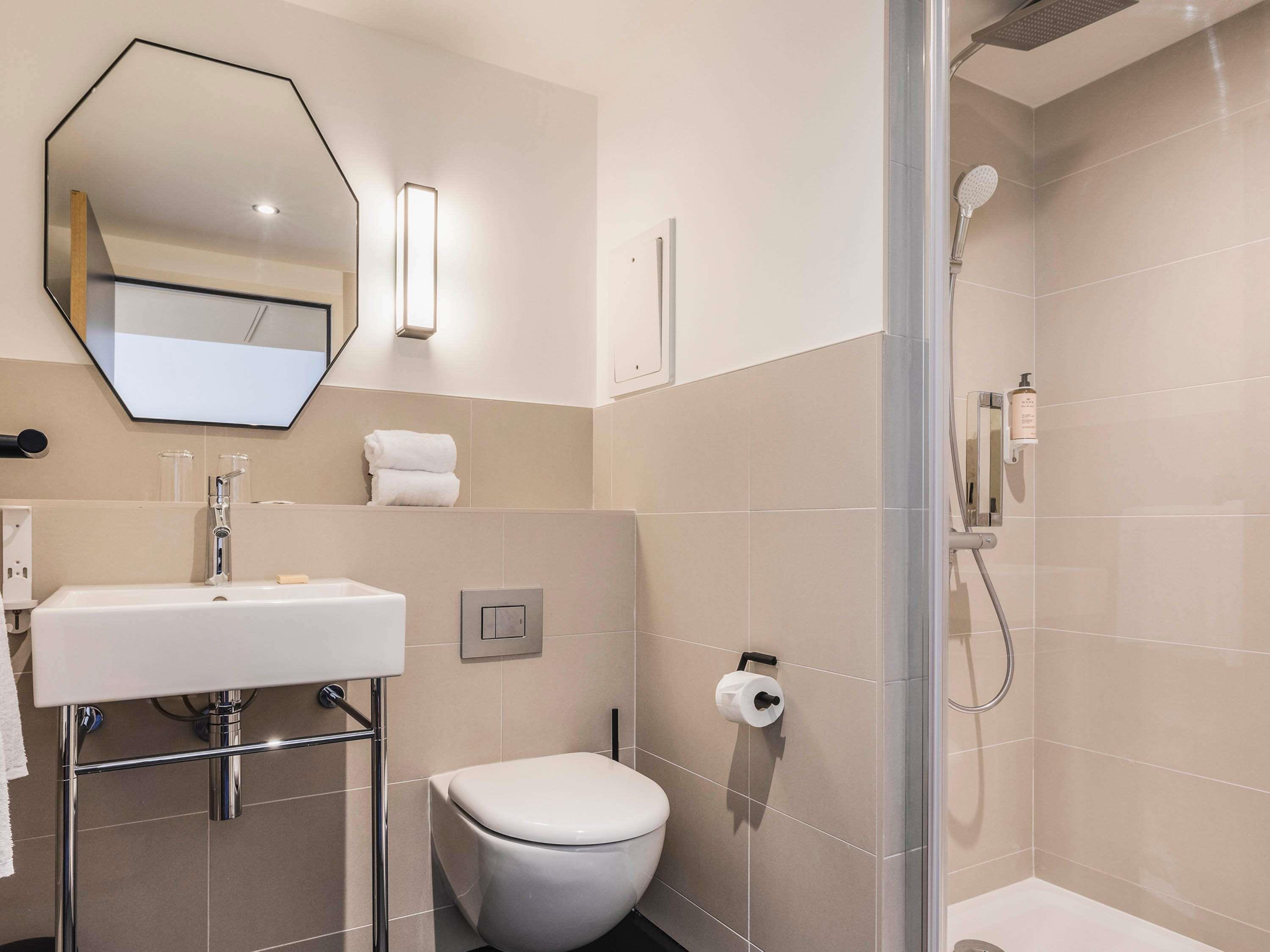 MERCURE BORDEAUX GARE ATLANTIC Room Type - Tribe Room - 2 connecting rooms with 1 double bed and 2 twin beds