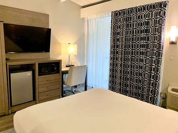  - Hub Middletown Red Bank Hotel