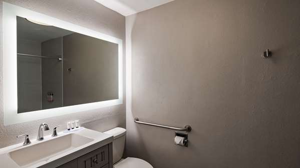  - Hub Middletown Red Bank Hotel