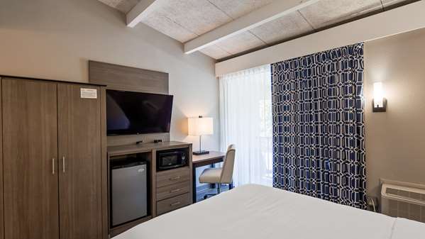  - Hub Middletown Red Bank Hotel