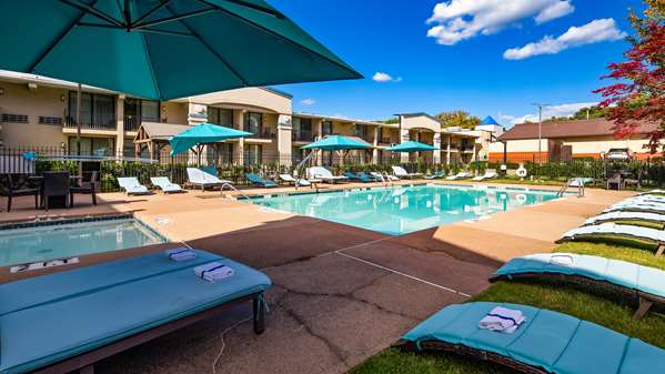 Pool - Hub Middletown Red Bank Hotel