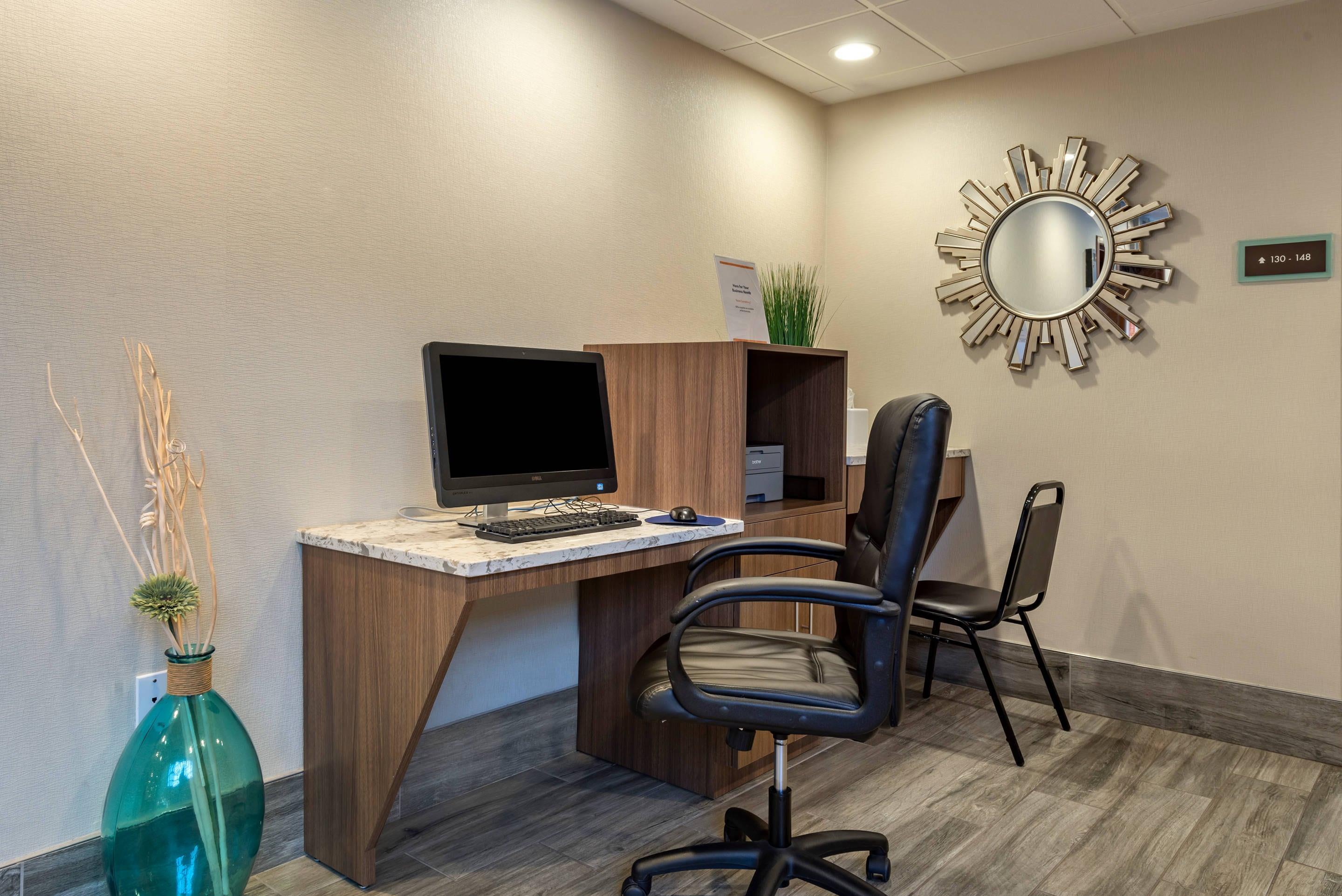 Computer in the lobby | Comfort Inn Horsham - Philadelphia