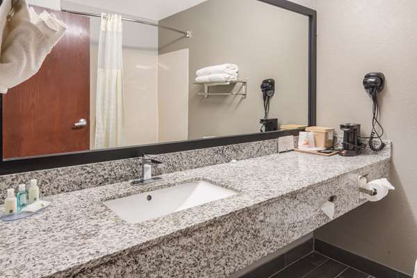  - Quality Inn & Suites Fossil Creek Fort Worth - I-35, Exit 58