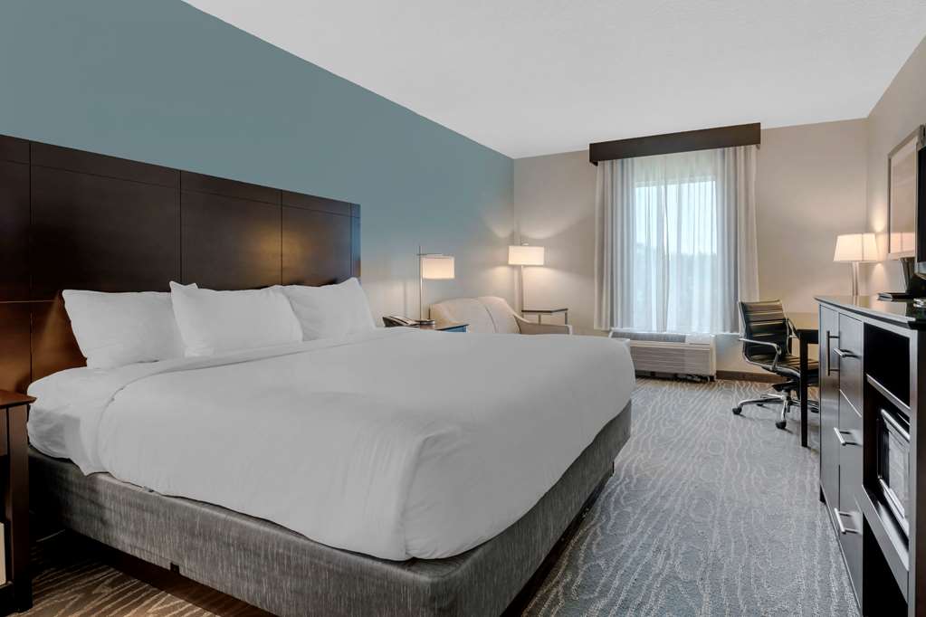 COMFORT INN AND SUITES MELBOURNE-VI-guestroom-Guest Room,Suite,On-Site.jpg