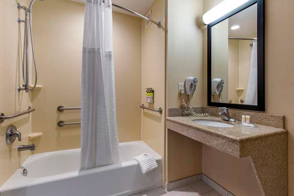  - Comfort Inn & Suites Chestertown