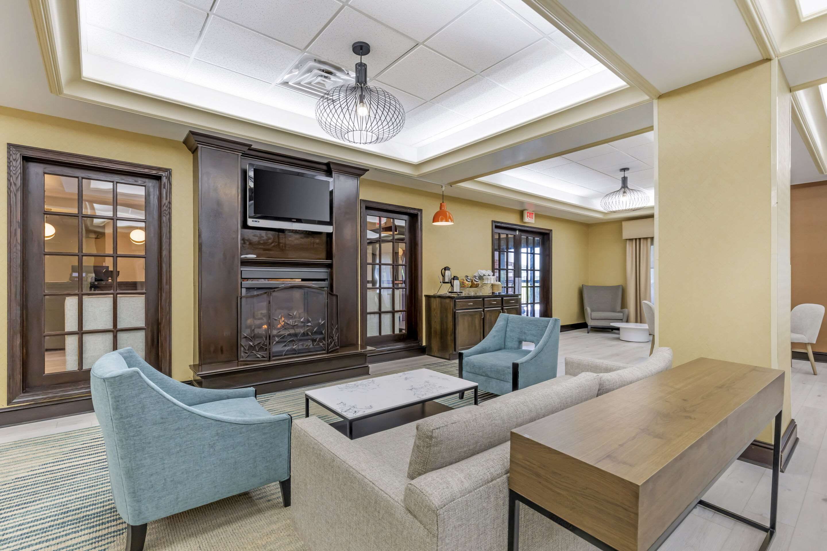 Lobby with sitting area