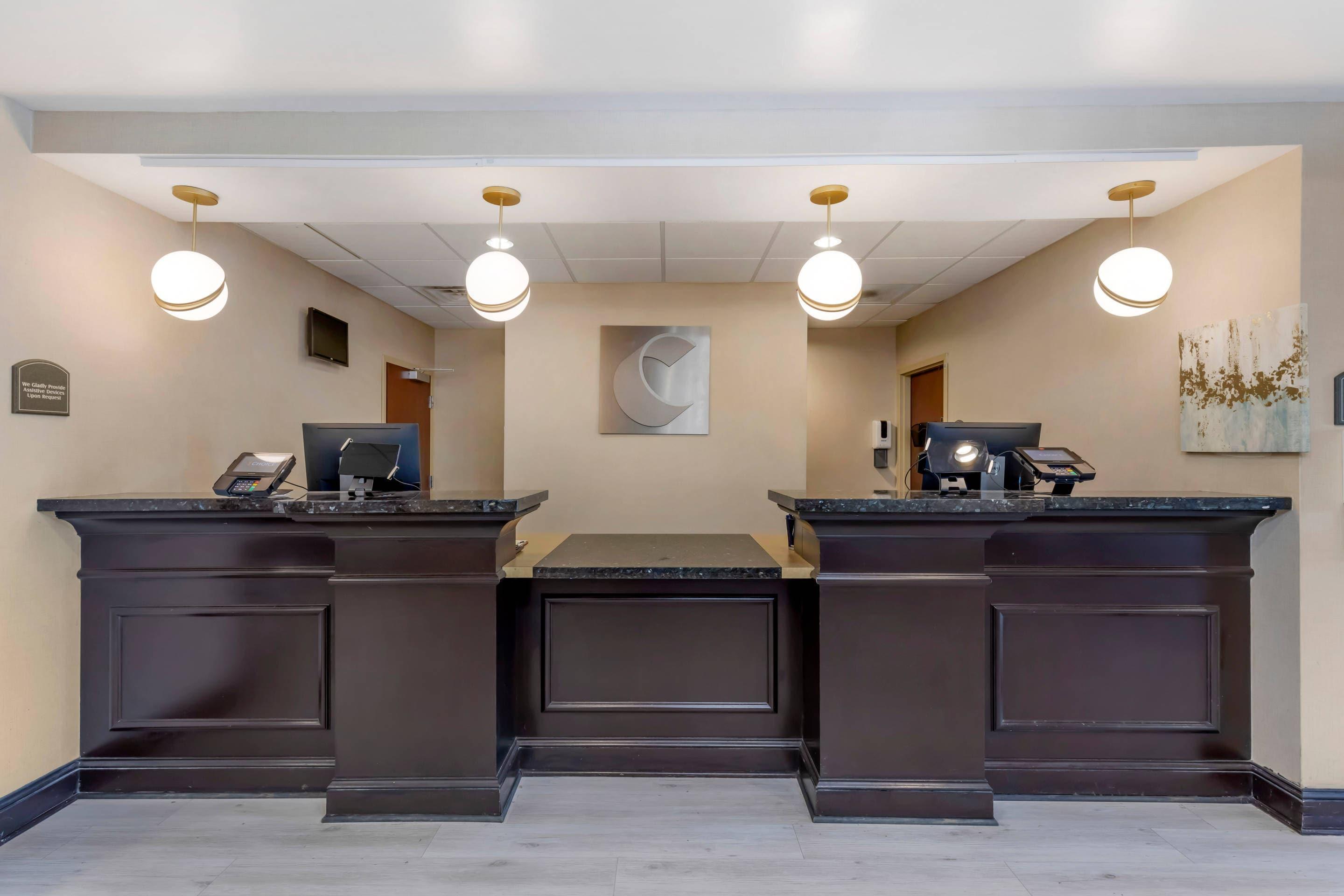 Front desk | Comfort Inn & Suites Chestertown