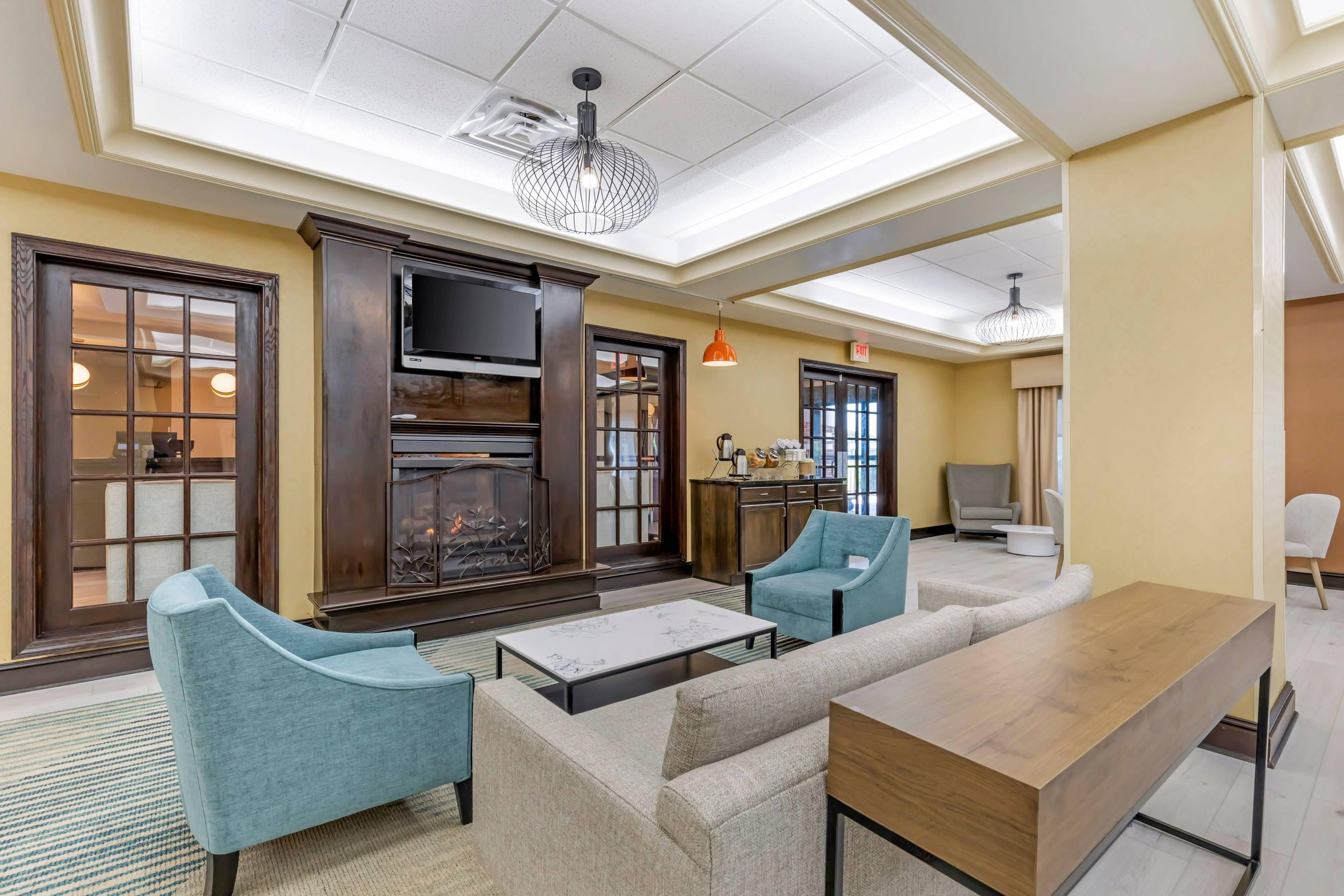 Lobby with sitting area | Comfort Inn & Suites Chestertown
