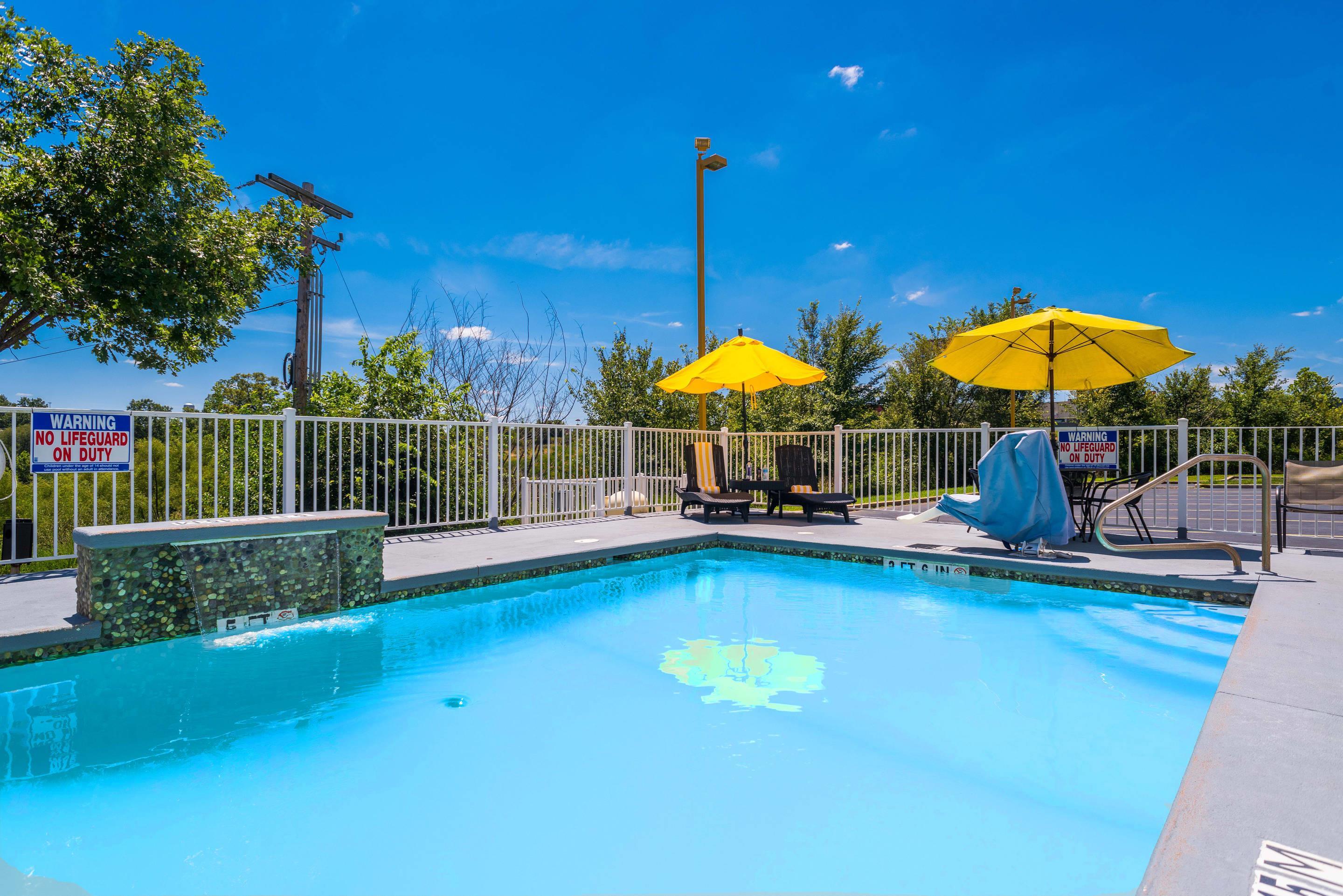 Outdoor pool | Studio Z, Ascend Hotel Collection