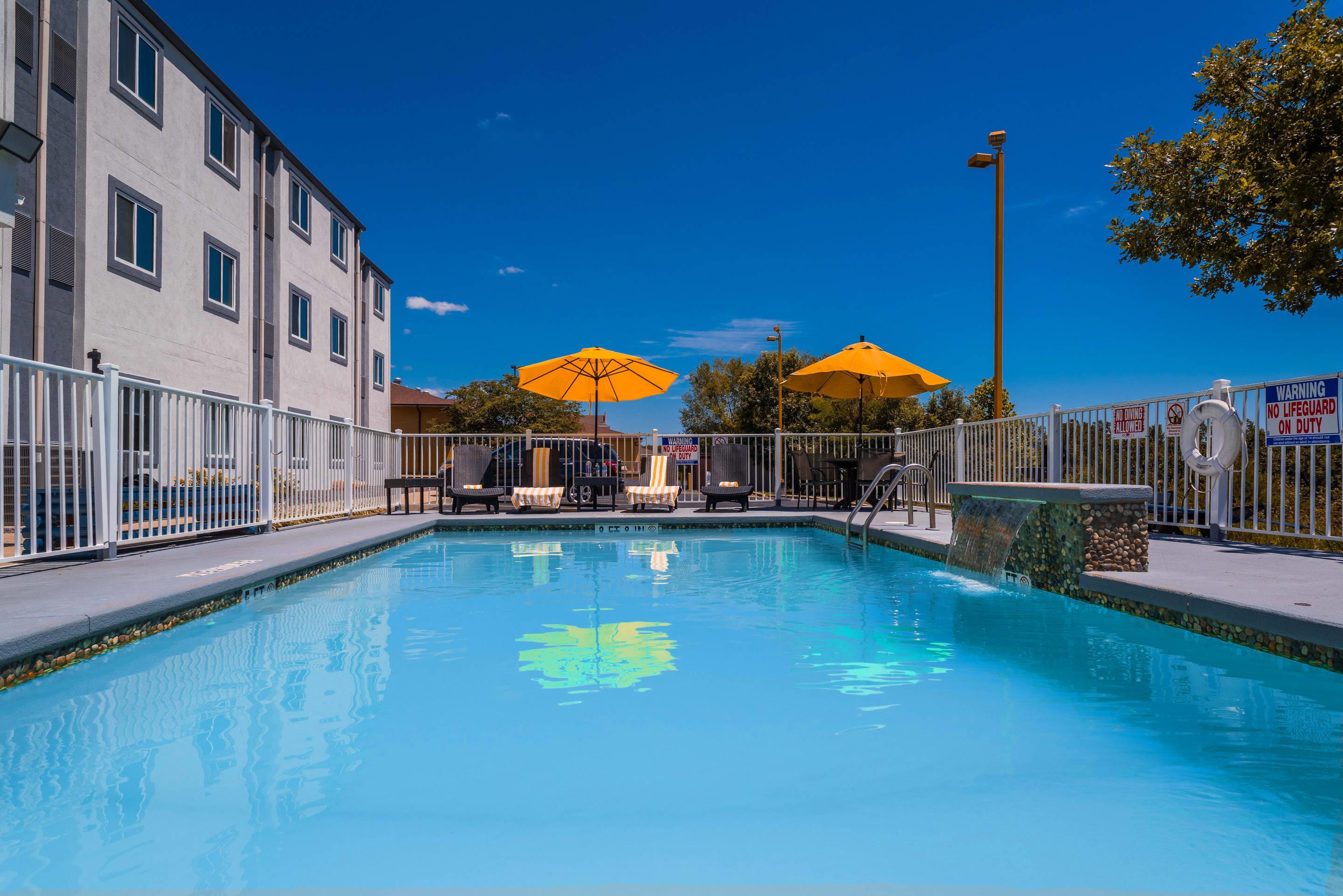 Outdoor pool | Studio Z, Ascend Hotel Collection