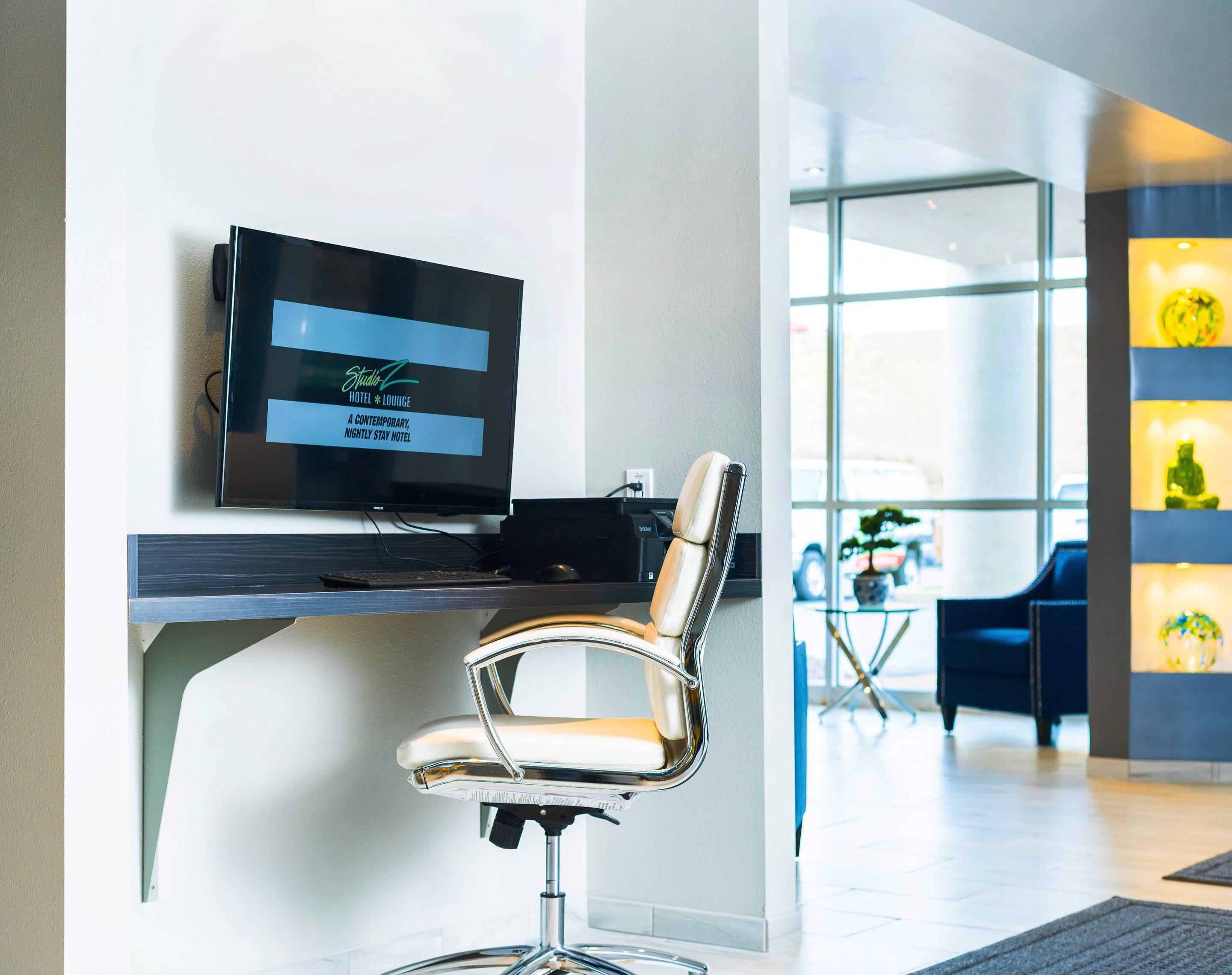 Business center | Studio Z, Ascend Hotel Collection