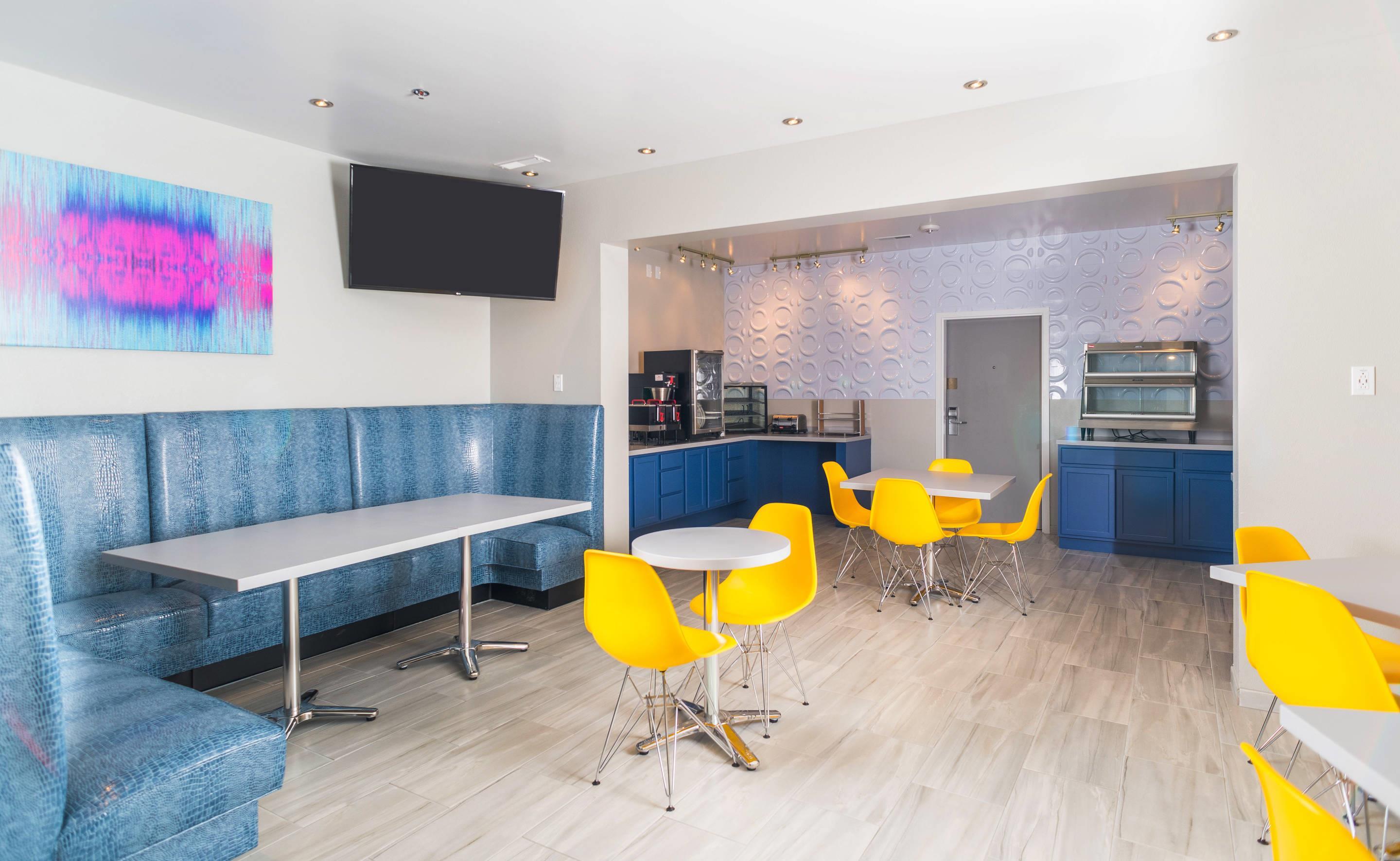 Breakfast area | Studio Z, Ascend Hotel Collection